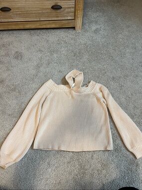 Boutique Women's Sweater in Light Beige